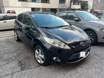 Usado Ford Fiesta Titanium 95 HP (69 kW) 2010 Preto Citadino