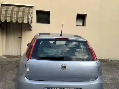 Usata Fiat Punto 90 CV (66 kW) 2007 Bluazzurro Utilitaria