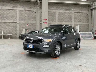 Usata VW T-Roc Style 116 CV (85 kW) 2019 Grigio SUV