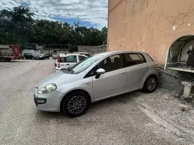 Usata Fiat Punto 77 CV (56 kW) 2011 Grigio Utilitaria