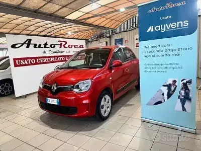 Usado Renault Twingo Zen 30 kW (42 HP) 2022 Vermelho Citadino