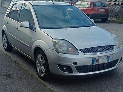 Usata Ford Fiesta 68 CV (50 kW) 2008 Grigio Utilitaria