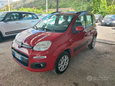 Usata Fiat Panda Lounge 80 CV (58 kW) 2016 Rosso Utilitaria
