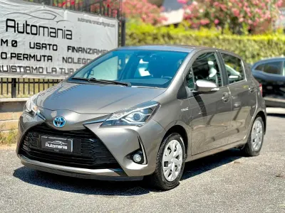 Usata Toyota Yaris Hybrid Business Edition 73 CV (53 kW) 2018 Grigio Berlina
