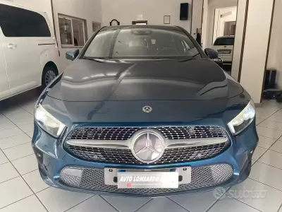 Usata Mercedes A180 116 CV (85 kW) 2019 Blu Berlina