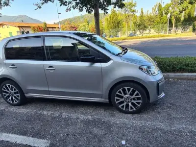 Usata VW e-up! 60 kW (82 CV) 2022 Grigio Utilitaria