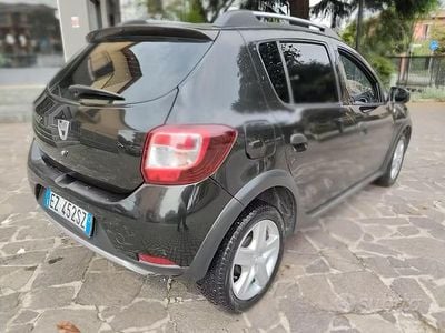 Usata Dacia Sandero Prestige 90 CV (66 kW) 2015 Nero SUV