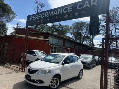 Usata Lancia Ypsilon Gold 69 CV (50 kW) 2015 Bianco Utilitaria