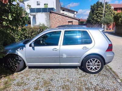 Begagnad VW Golf IV 105 HK (77 kW) 2000 Grå Sedan