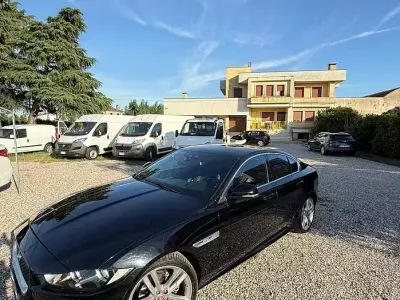 Usata Jaguar XE R-Sport 180 CV (132 kW) 2015 Nero Berlina