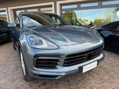 Usata Porsche Cayenne 441 CV (324 kW) 2018 Blu azzurro SUV