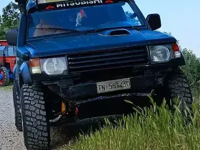 Usata Mitsubishi Pajero 100 CV (73 kW) 1991 Nero SUV