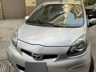 Usata Toyota Aygo Sol 68 CV (50 kW) 2010 Grigio Utilitaria