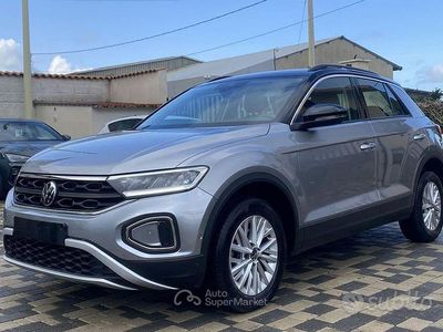 Usata VW T-Roc Life 116 CV (85 kW) 2023 Nero SUV
