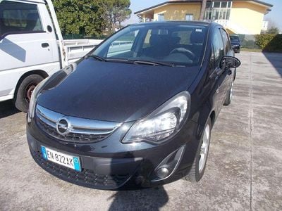 Usata Opel Corsa Edition 86 CV (63 kW) 2012 Nero Utilitaria