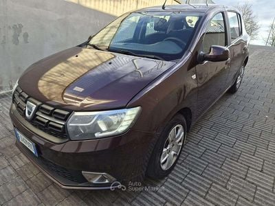 Usata Dacia Sandero Ambiance 75 CV (55 kW) 2017 Marrone Berlina