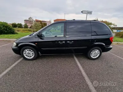 Usata Chrysler Grand Voyager 150 CV (110 kW) 2008 Nero Monovolume