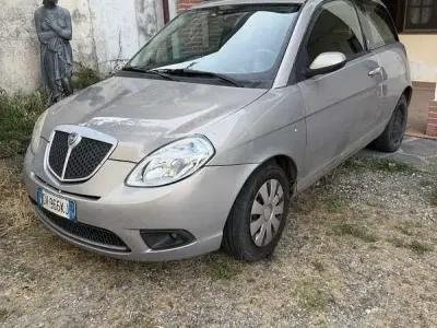 Usata Lancia Ypsilon 77 CV (56 kW) 2009 Giallo Utilitaria