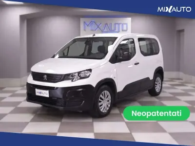 Usata Peugeot Rifter Active 102 CV (75 kW) 2021 Bianco Monovolume