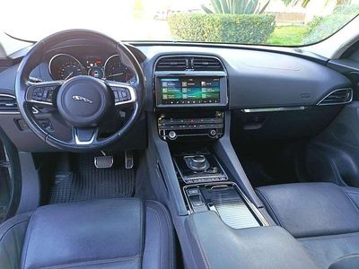 Begagnad Jaguar F-Pace Pure 179 HK (131 kW) 2019 SUV