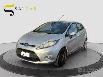 Usata Ford Fiesta Titanium 82 CV (60 kW) 2012 Grigio Berlina