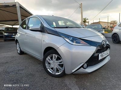 Usata Toyota Aygo Cool 69 CV (50 kW) 2017 Argento Utilitaria