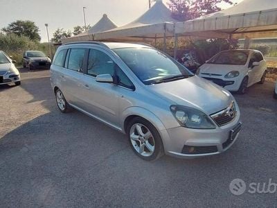 Usata Opel Zafira Cosmo 120 CV (88 kW) 2007 Argento Monovolume