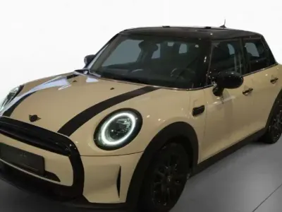 Begagnad Mini Cooper Essential 136 HK (100 kW) 2022 Vit Halvkombi