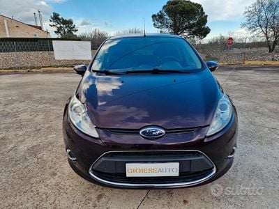Usata Ford Fiesta Titanium 92 CV (67 kW) 2010 Marrone Utilitaria
