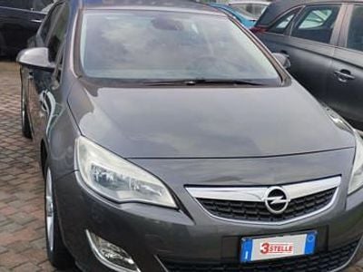 Usata Opel Astra Cosmo 116 CV (85 kW) 2010 Grigio scuro Berlina