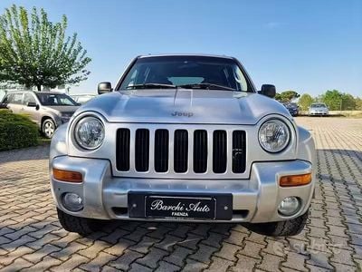 Usata Jeep Cherokee Sport 143 CV (105 kW) 2002 Grigio SUV