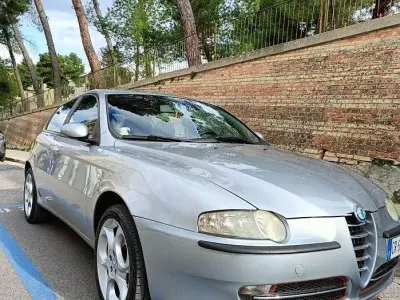 Usata Alfa Romeo 147 140 CV (102 kW) 2004 Grigio Utilitaria