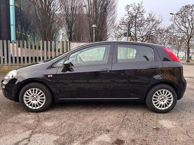 Usata Fiat Punto Young 69 CV (50 kW) 2017 Nero Berlina