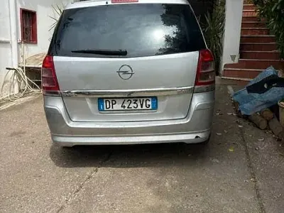 Usata Opel Zafira 2008 Grigio Monovolume