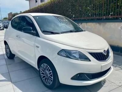 Usata Lancia Ypsilon 69 CV (50 kW) 2017 Bianco Utilitaria