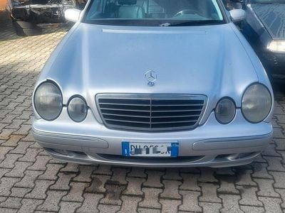 Usata Mercedes E320 224 CV (164 kW) 2000 Argento Station wagon