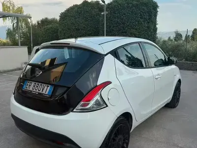 Usata Lancia Ypsilon S 95 CV (69 kW) 2013 Bianco Utilitaria