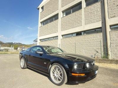Usata Ford Mustang GT 305 CV (224 kW) 2005 Nero Coupé