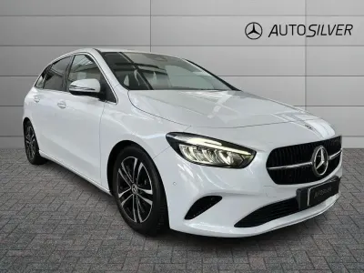 Usata Mercedes B180 Advanced Plus 136 CV (100 kW) 2023 Bianco / pastello Utilitaria