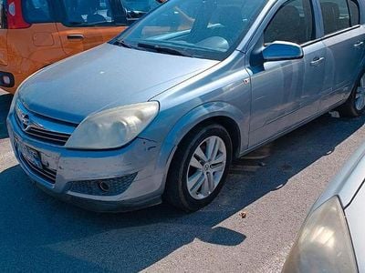 Usata Opel Astra 60 CV (44 kW) 2007 Grigio Berlina