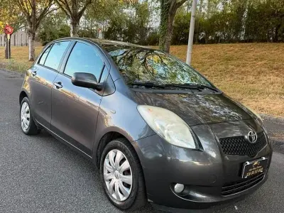 Usata Toyota Yaris 87 CV (63 kW) 2008 Grigio Utilitaria