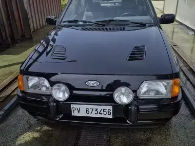 Usata Ford Escort RS 129 CV (94 kW) 1988 Nero Berlina