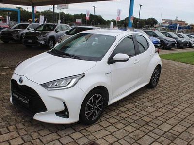 Usata Toyota Yaris Hybrid Trend 92 CV (67 kW) 2021 Bianco Berlina