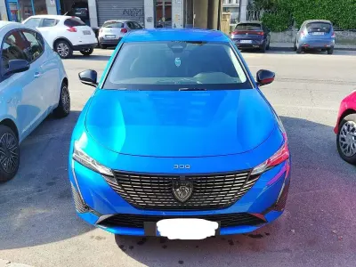 Usata Peugeot 308 Allure 131 CV (96 kW) 2024 Blu/azzurro Berlina