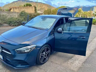 Usata Mercedes B200 AMG 150 CV (110 kW) 2019 Blu Utilitaria