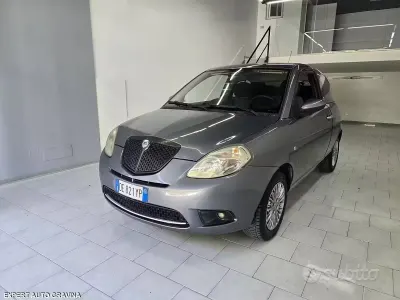Usata Lancia Ypsilon 70 CV (51 kW) 2006 Grigio Utilitaria