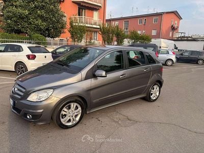Usata Mercedes B180 Executive 109 CV (80 kW) 2010 Grigio Monovolume