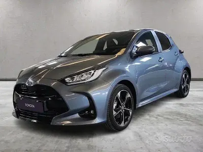 Nuova Toyota Yaris Hybrid Premium 130 CV (95 kW) 2026 Grigio Berlina