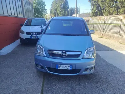 Usado Opel Meriva Enjoy 101 CV (74 kW) 2006 Gris Monovolumen