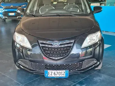 Usata Lancia Ypsilon 69 CV (50 kW) 2015 Nero Utilitaria